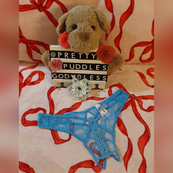 💙 VS Very Sexy Rose Lace & Grommet Crotchless Thong Panty 💙 - Picture 5 of 16